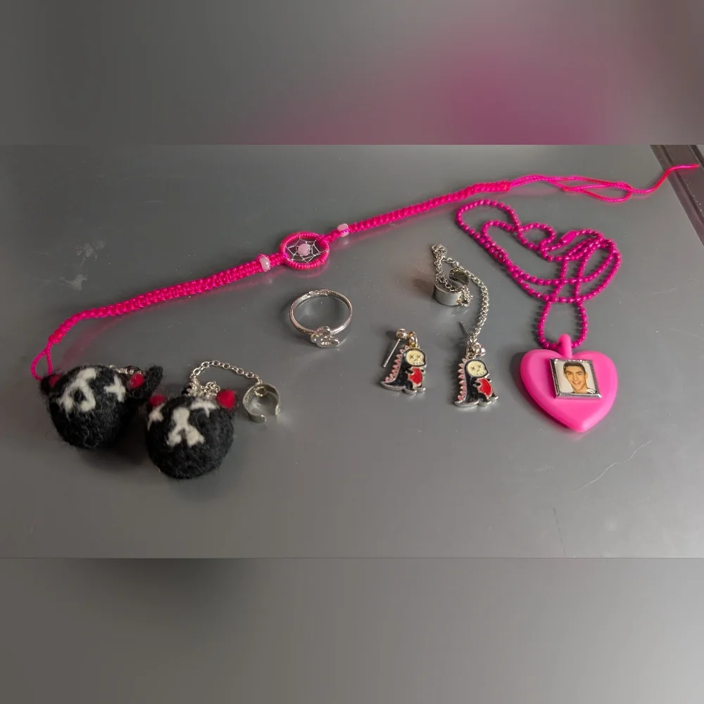 Jewelry Lot - Picture 1 of 1